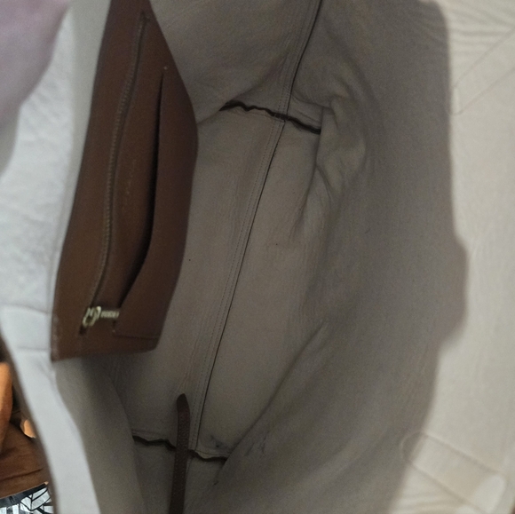 Cuyana Minimalist Travel Essential Leather Carryall Work Tote Tan - Picture 6 of 7